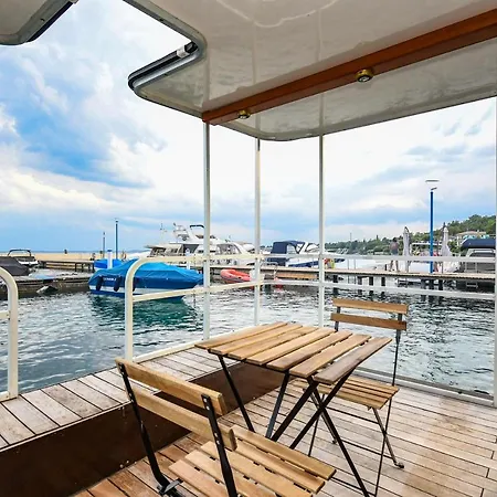 Houseboat Manerba Bådhotel *