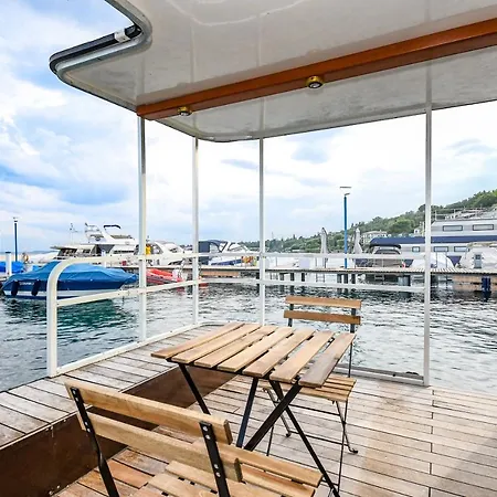 Houseboat Manerba Bådhotel *